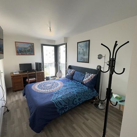 Grande Chambre 14 M2 Avec Salle De Bain Privative A Nanterre Prefecture Proche La Defense Arena Campus Sncf Et Paris Luaran gambar