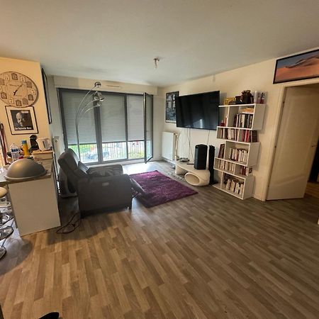 Grande Chambre 14 M2 Avec Salle De Bain Privative A Nanterre Prefecture Proche La Defense Arena Campus Sncf Et Paris Luaran gambar
