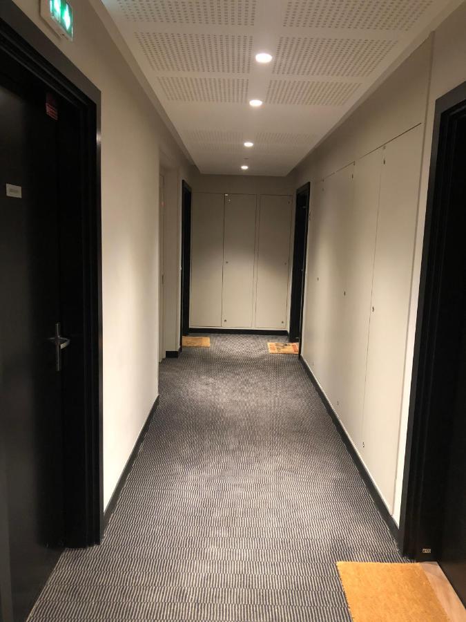 Grande Chambre 14 M2 Avec Salle De Bain Privative A Nanterre Prefecture Proche La Defense Arena Campus Sncf Et Paris Luaran gambar