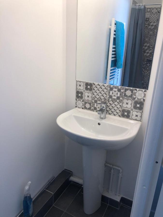 Grande Chambre 14 M2 Avec Salle De Bain Privative A Nanterre Prefecture Proche La Defense Arena Campus Sncf Et Paris Luaran gambar