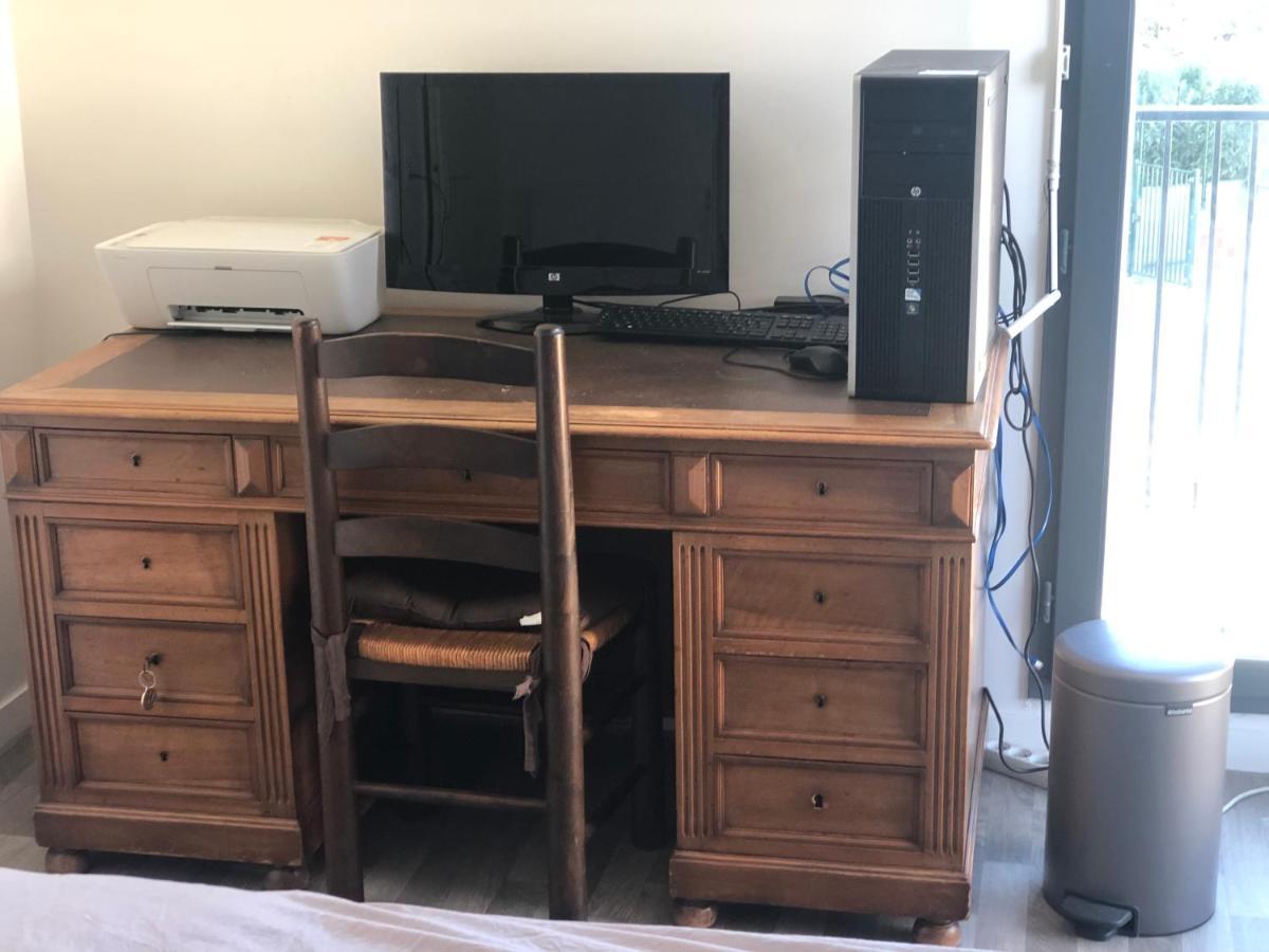 Grande Chambre 14 M2 Avec Salle De Bain Privative A Nanterre Prefecture Proche La Defense Arena Campus Sncf Et Paris Luaran gambar