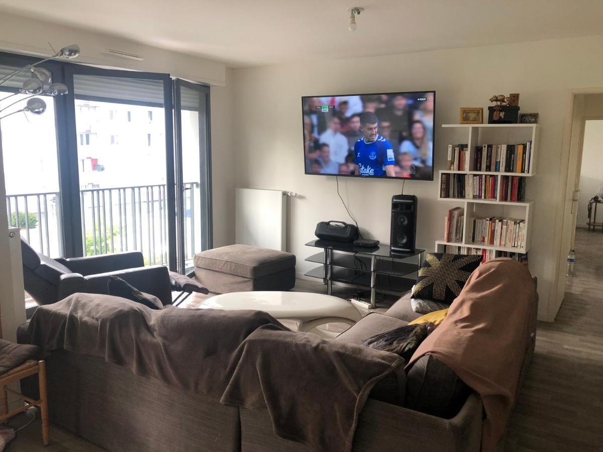 Grande Chambre 14 M2 Avec Salle De Bain Privative A Nanterre Prefecture Proche La Defense Arena Campus Sncf Et Paris Luaran gambar