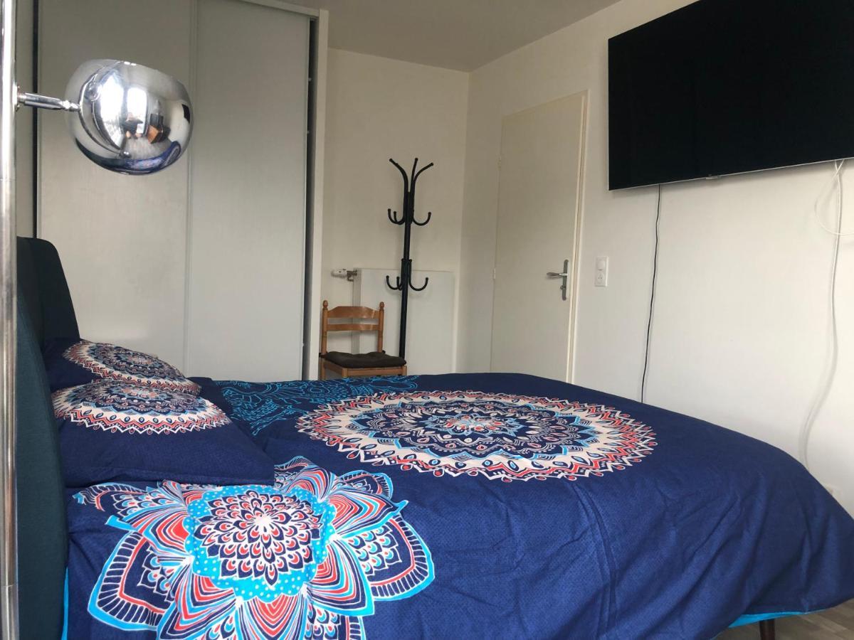 Grande Chambre 14 M2 Avec Salle De Bain Privative A Nanterre Prefecture Proche La Defense Arena Campus Sncf Et Paris Luaran gambar