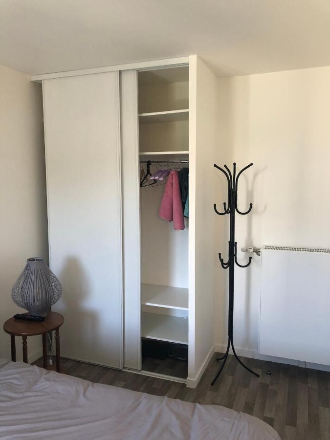 Grande Chambre 14 M2 Avec Salle De Bain Privative A Nanterre Prefecture Proche La Defense Arena Campus Sncf Et Paris Luaran gambar