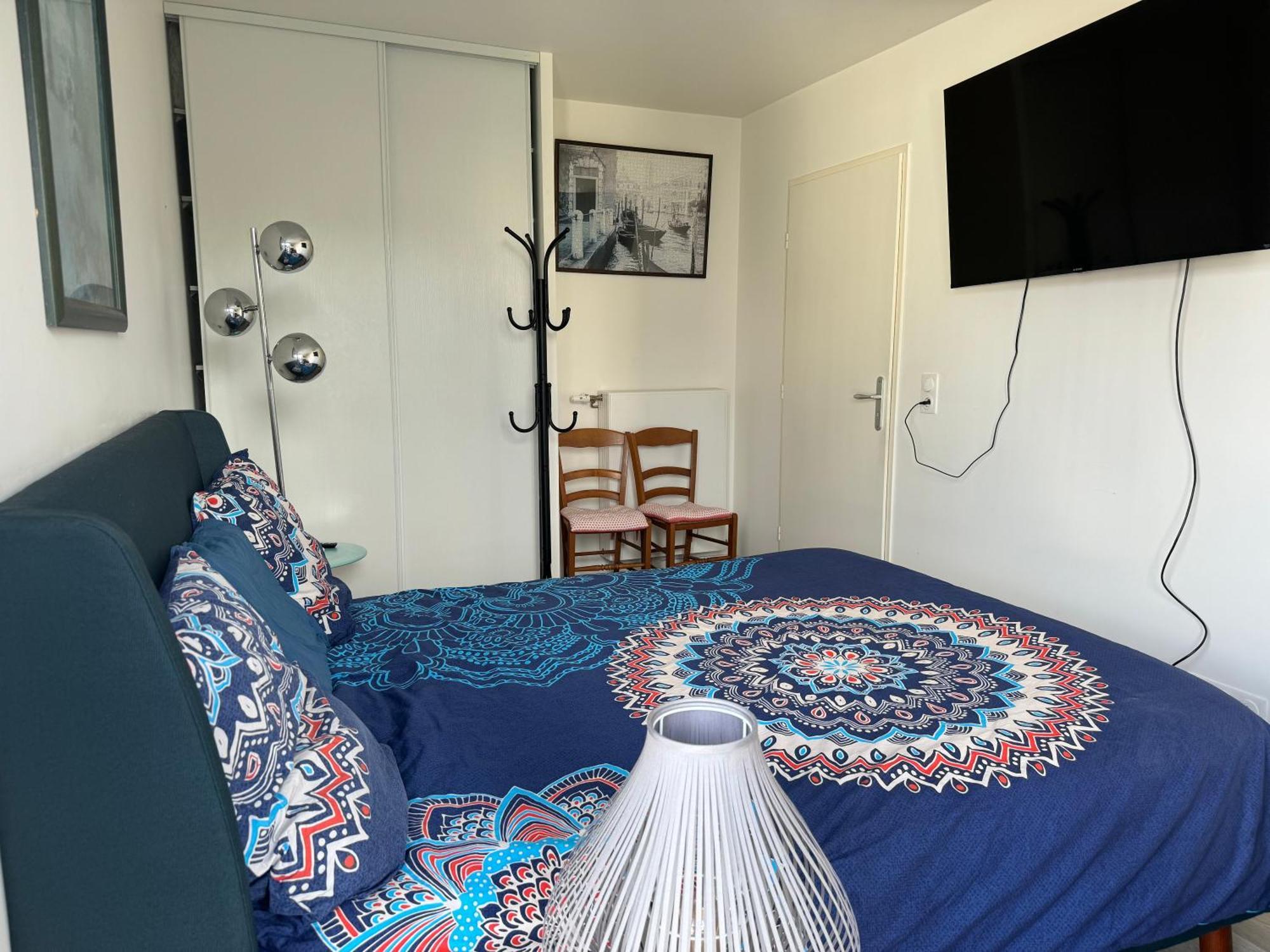 Grande Chambre 14 M2 Avec Salle De Bain Privative A Nanterre Prefecture Proche La Defense Arena Campus Sncf Et Paris Luaran gambar