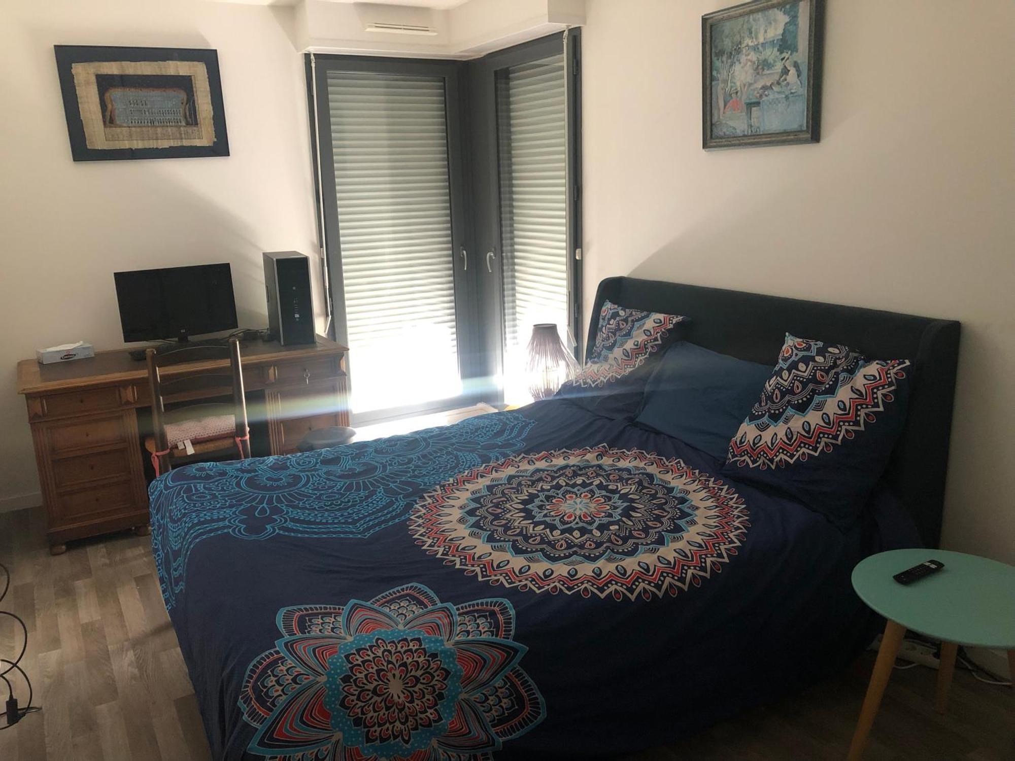 Grande Chambre 14 M2 Avec Salle De Bain Privative A Nanterre Prefecture Proche La Defense Arena Campus Sncf Et Paris Luaran gambar
