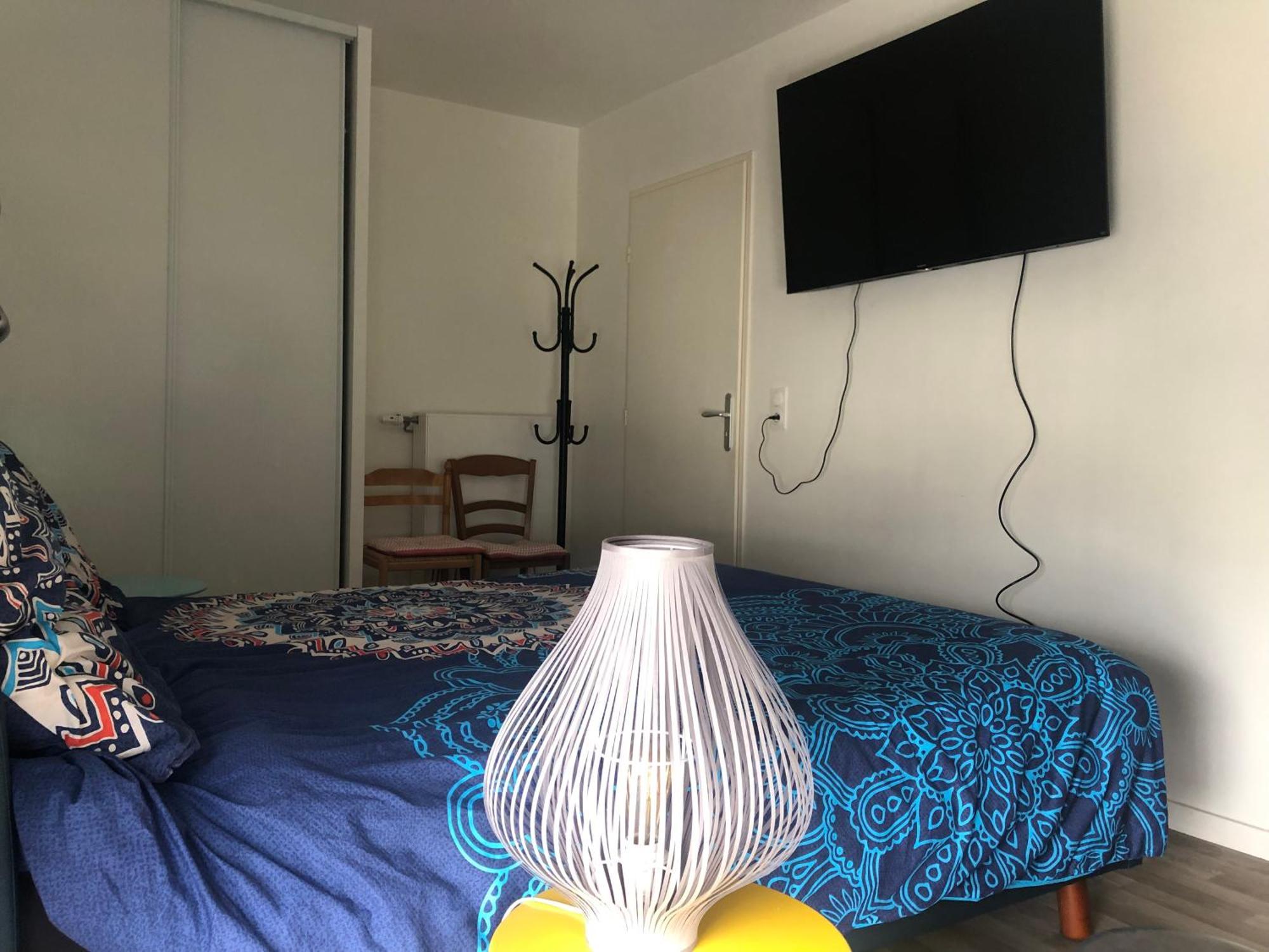 Grande Chambre 14 M2 Avec Salle De Bain Privative A Nanterre Prefecture Proche La Defense Arena Campus Sncf Et Paris Luaran gambar
