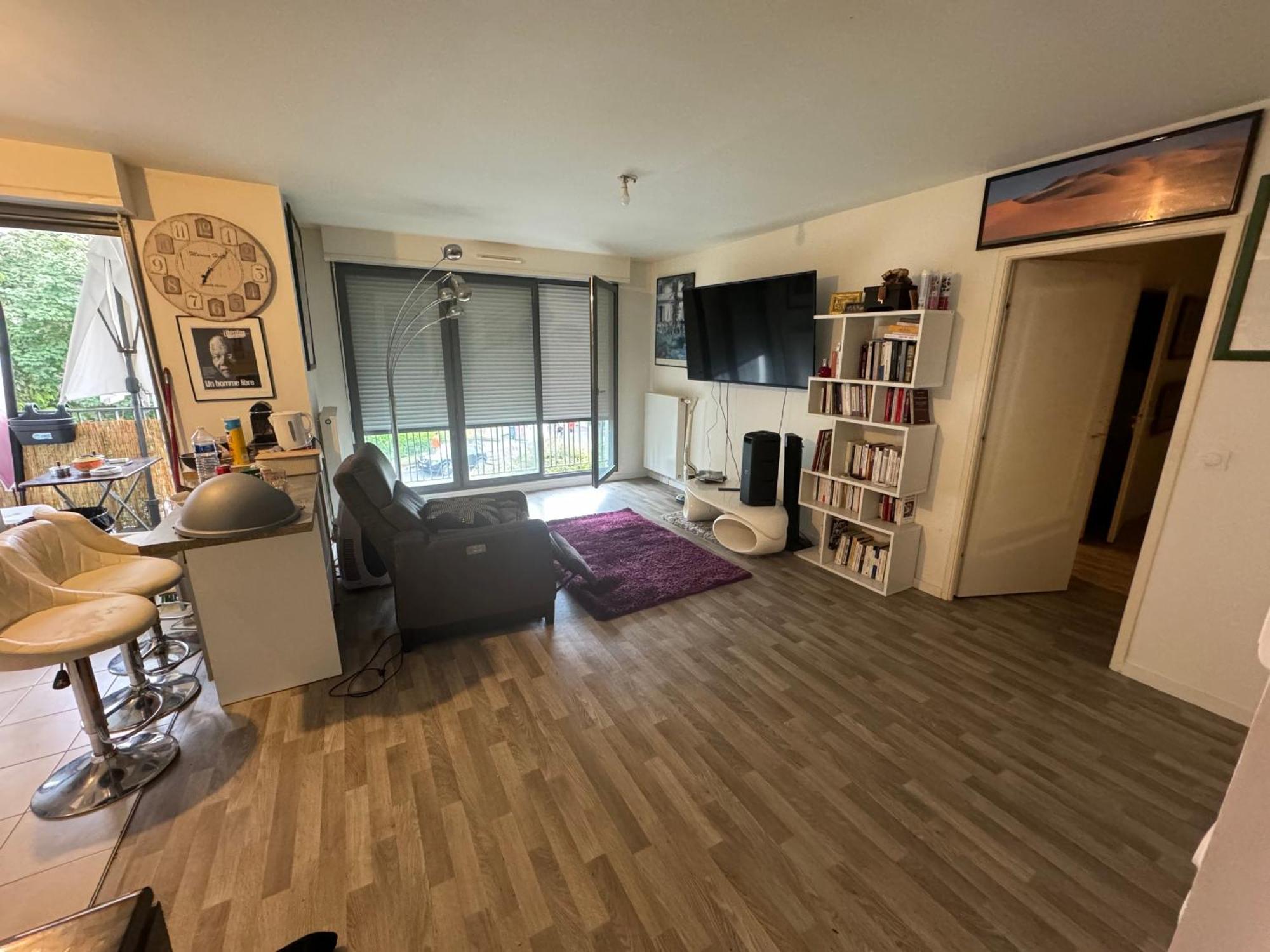 Grande Chambre 14 M2 Avec Salle De Bain Privative A Nanterre Prefecture Proche La Defense Arena Campus Sncf Et Paris Luaran gambar