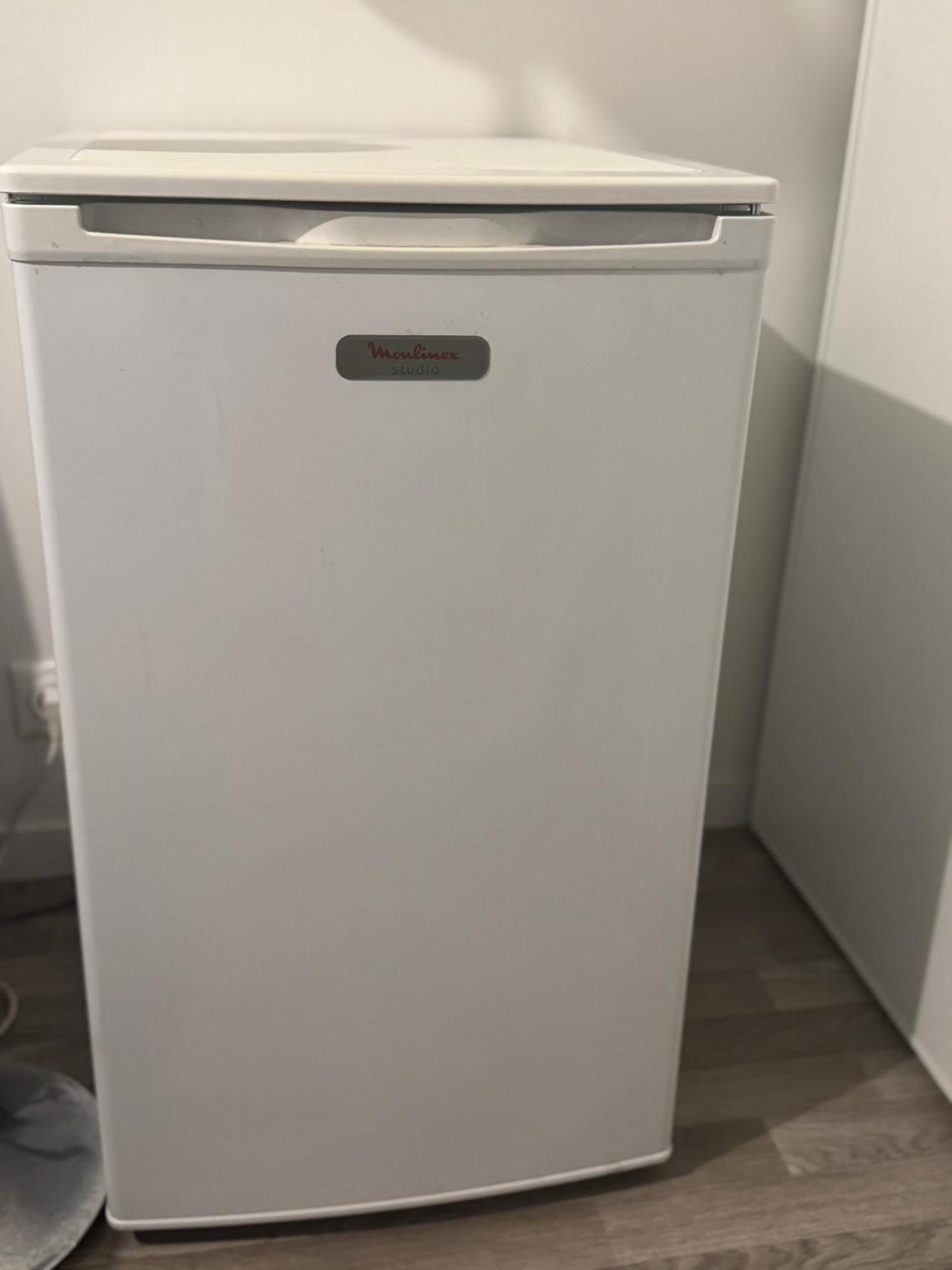 Grande Chambre 14 M2 Avec Salle De Bain Privative A Nanterre Prefecture Proche La Defense Arena Campus Sncf Et Paris Luaran gambar