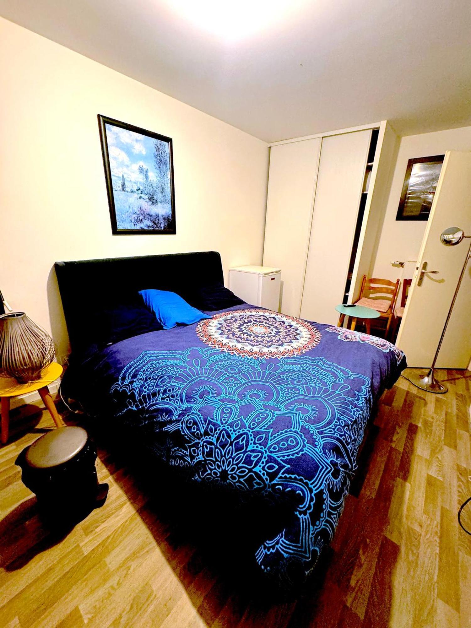 Grande Chambre 14 M2 Avec Salle De Bain Privative A Nanterre Prefecture Proche La Defense Arena Campus Sncf Et Paris Luaran gambar